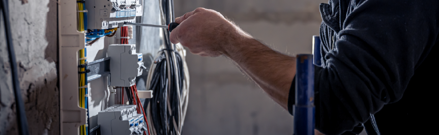 Banner de Estudiantes técnicos en electricidad