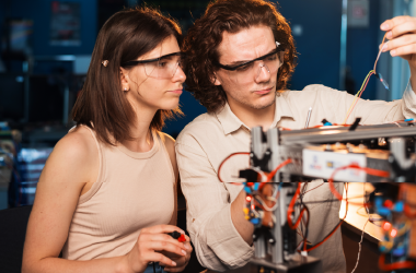 Banner de Estudiantes de ingeniería con énfasis en electricidad